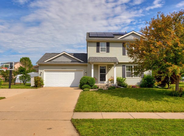 10303 Stonebridge Drive, Johnston, IA 50131