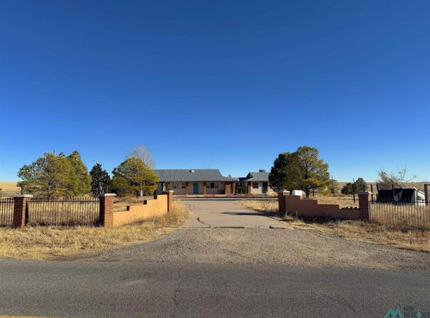 188 Fr 2142, Las Vegas, NM 87701