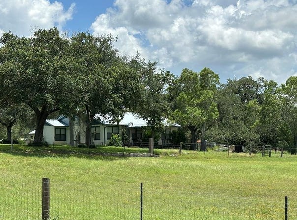 725 POST OAK ST, Goliad, TX 77963