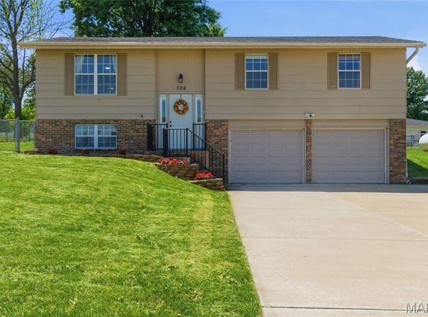 306 Old Schaeffer Lane, O'Fallon, MO 63366