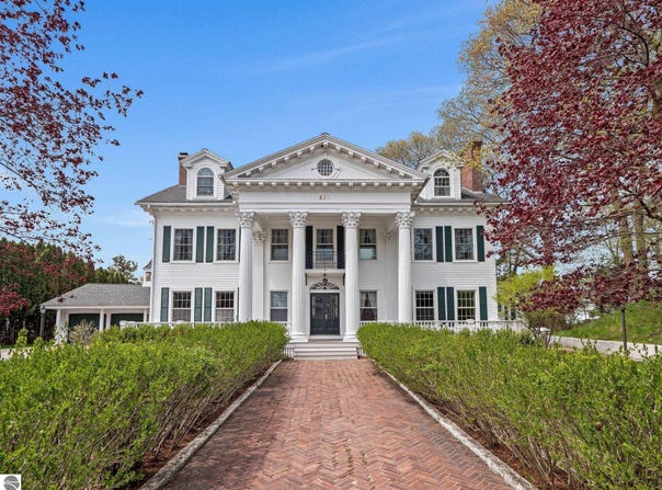 431 Michigan Avenue, Charlevoix, MI 49720