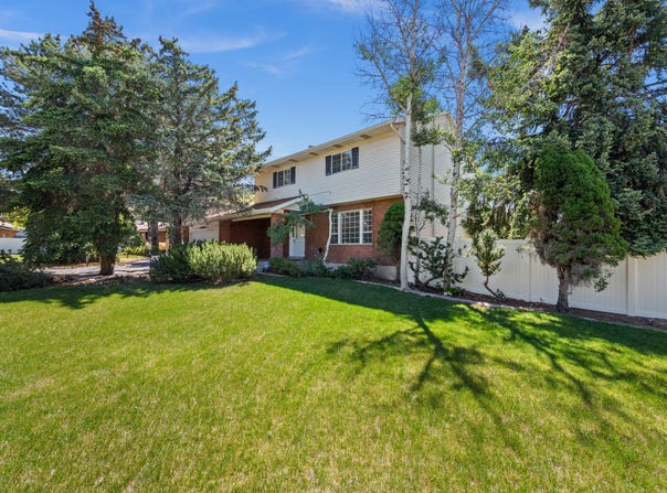 1650 E NICHOLE Cir, Sandy, UT 84093