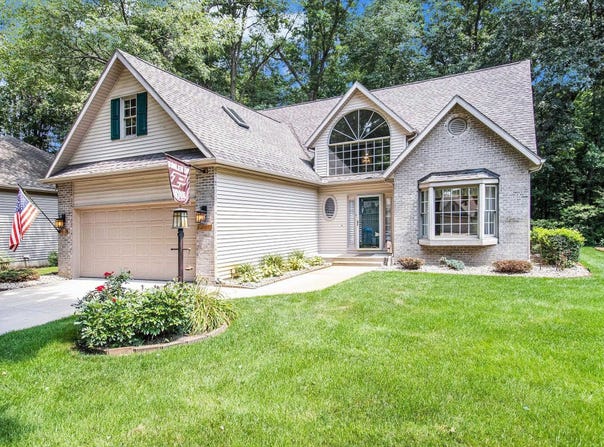 2208 Woodland Court, Elkhart, IN 46514-8356