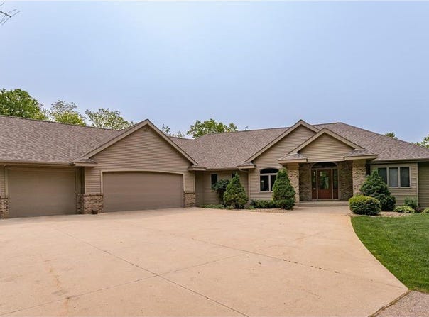 7720 100th Street NW, Pine Island, MN 55963