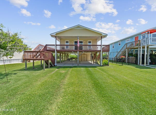 9010 W 9th Street, Surf City, NC 28445