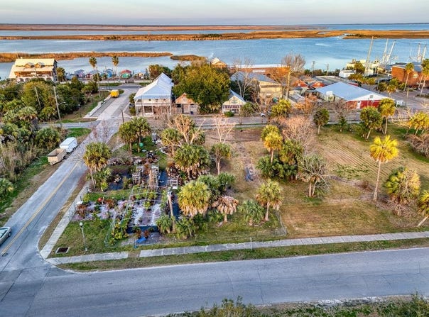 30 Ave G, Apalachicola, FL 32320