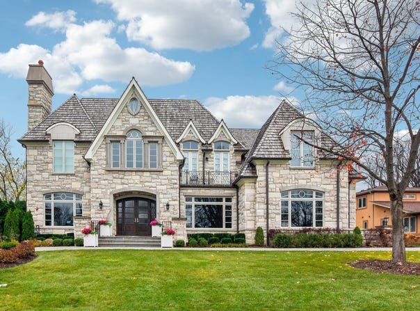 28 Sheffield Lane, Oak Brook, IL 60523