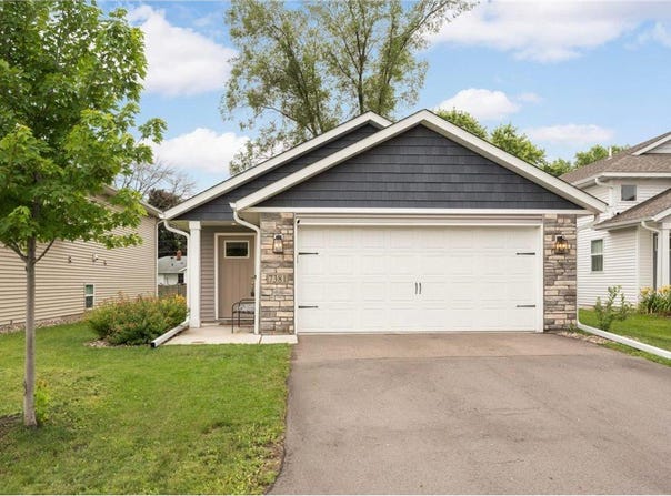 7381 Degrio Way, Inver Grove Heights, MN 55076