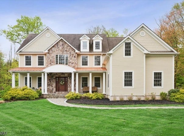 8 Forest Dr, Mendham Boro, NJ 07945-1615