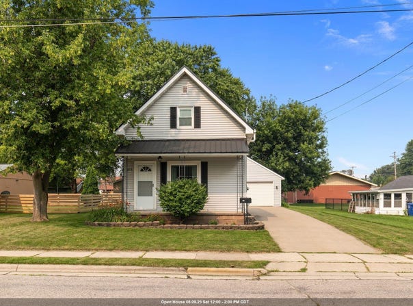813 MONROE Street, LITTLE CHUTE, WI 54140