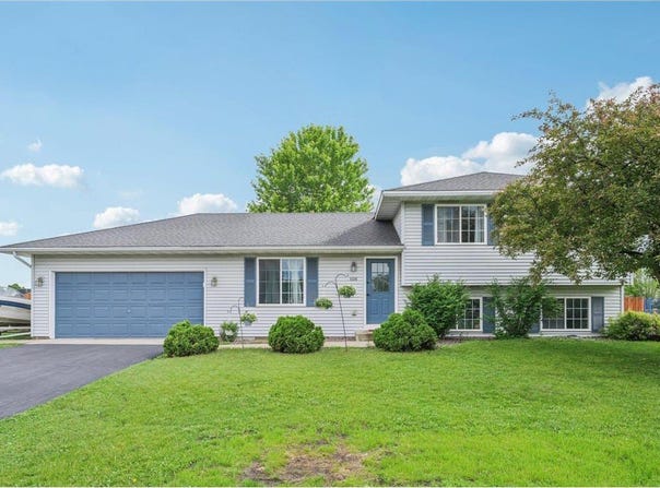 608 Frontier Circle, Belle Plaine, MN 56011