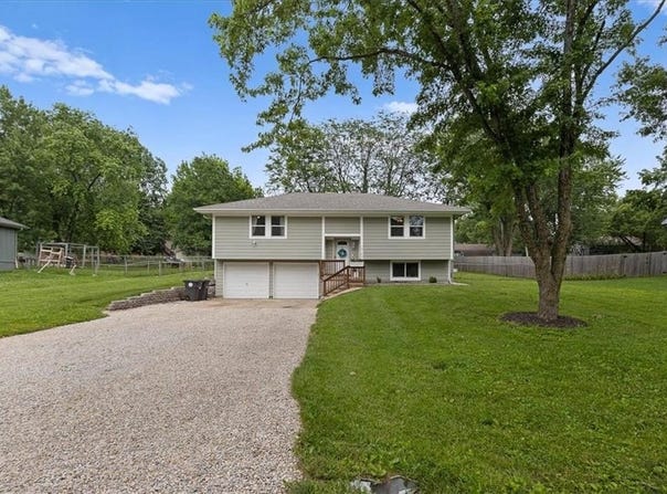 16105 Richmond Avenue, Belton, MO 64012