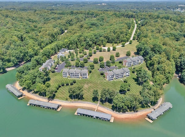 295 S Pointe Shore Dr, Moneta, VA 24121