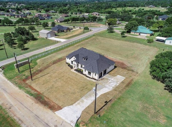 1001 Henry Way, Springtown, TX 76082