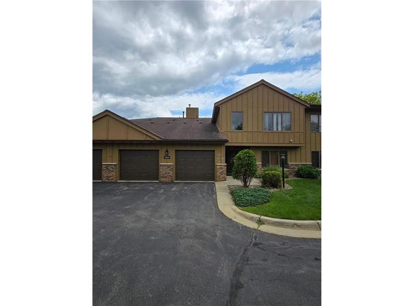 1924 Greenfield Lane SW, Rochester, MN 55902