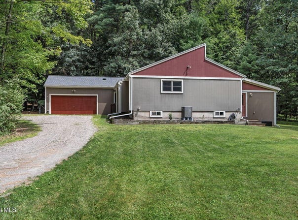 438 N Nassau Road, Sand Lake, NY 12018