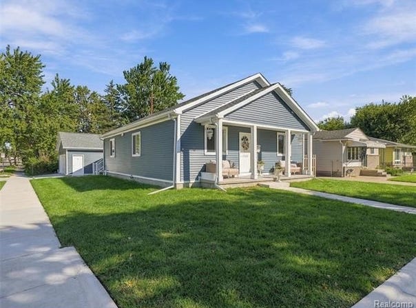 1109 E Pearl Avenue, Hazel Park, MI 48030
