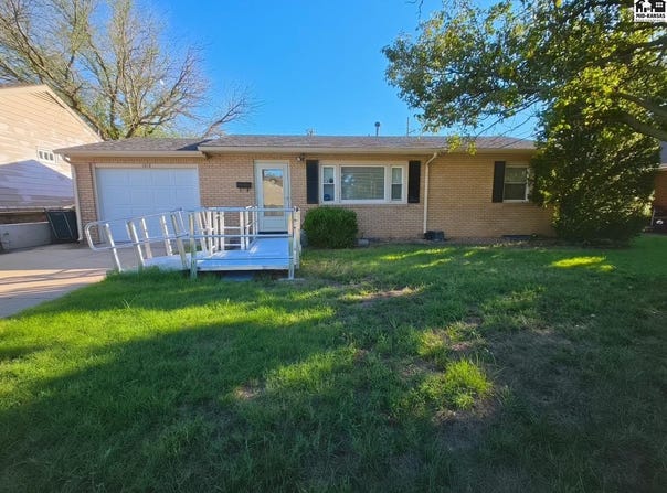 1013 Random Rd, Pratt, KS 67124