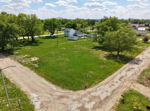 303 1st St, Pacific Junction, IA 51561