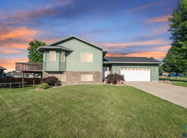 8000 W Eli Ct, Sioux Falls, SD 57106