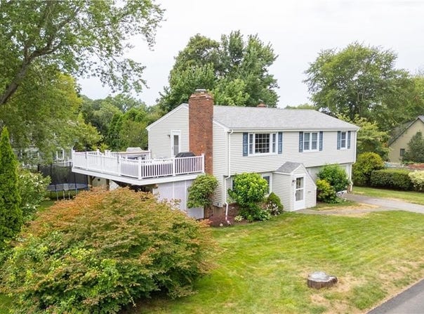 80 PECK Avenue, Bristol, RI 02809