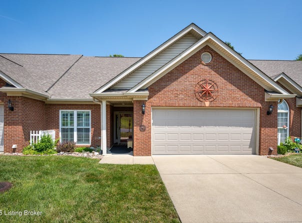 2138 Pickwick Dr, New Albany, IN 47150