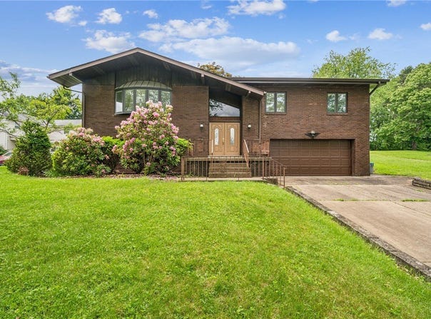 215-217 Fairlawn Dr, Monroeville, PA 15146
