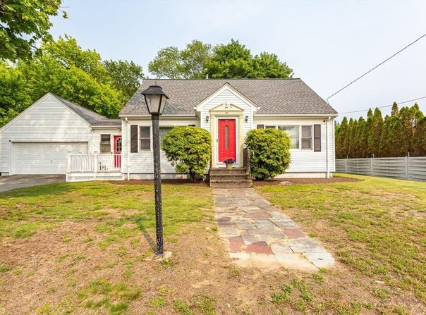 804 Lees River Ave, Somerset, MA 02725