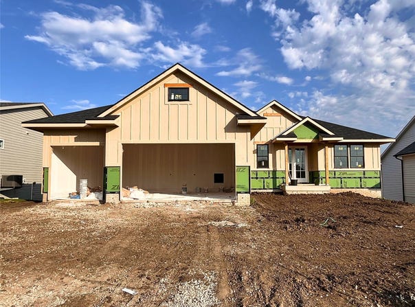 18048 Tanglewood Drive, Clive, IA 50325
