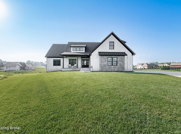 121 Liam Ct, Shepherdsville, KY 40165