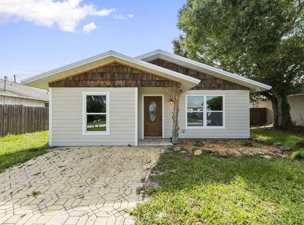 1320 21st Avenue SW, Vero Beach, FL 32962