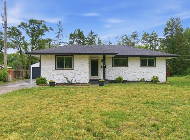 411 E 6th St, Valley Center, KS 67147