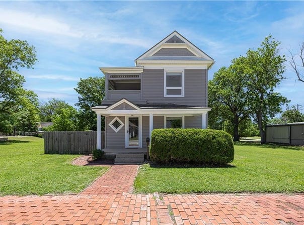 915 Main Street, Neodesha, KS 66757