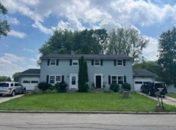 824 E BRIAR Lane, GREEN BAY, WI 54301-1139