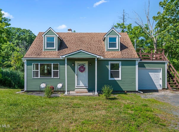 40 Bloomingrove Drive, Troy, NY 12180