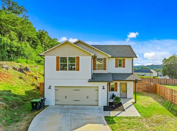 234 Clear Creek Rd, Kodak, TN 37764