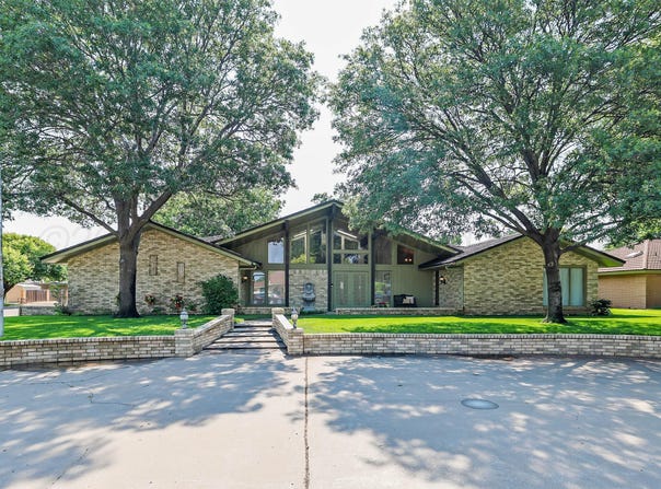 402 Carson Avenue, Dumas, TX 79029-3430