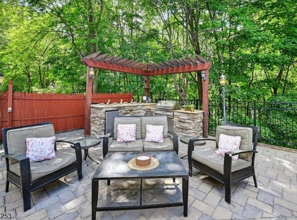 101 Molinari Dr, Wanaque Boro, NJ 07465-1114