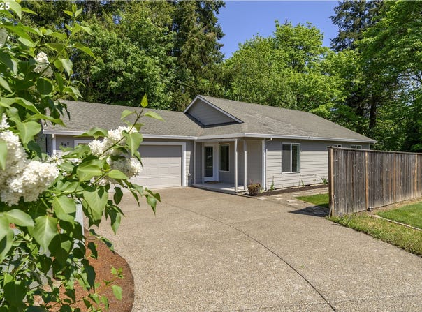 865 SE ROBERTS CT, McMinnville, OR 97128