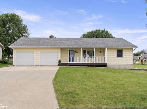 604 10Th Street SE, Orange City, IA 51041