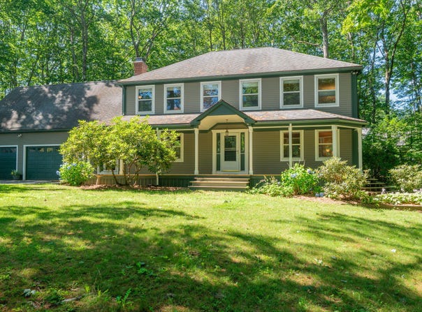 20 Stonecrest Drive, Falmouth, ME 04105