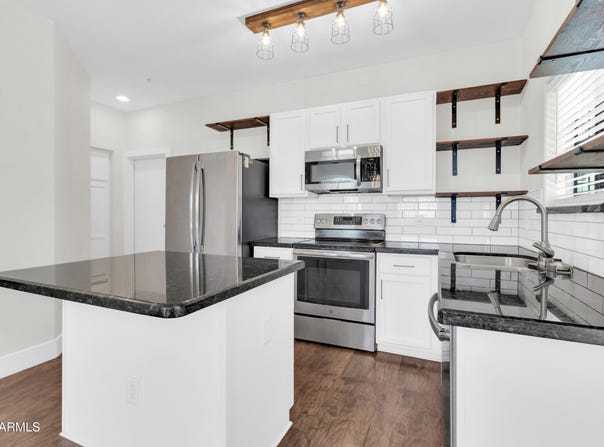1350 S Greenfield Road, Mesa, AZ 85206