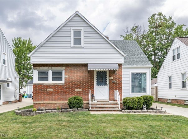 8212 Parmenter Drive, Parma, OH 44129