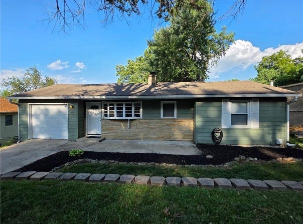 1017 S Trail Ridge Drive, Independence, MO 64050