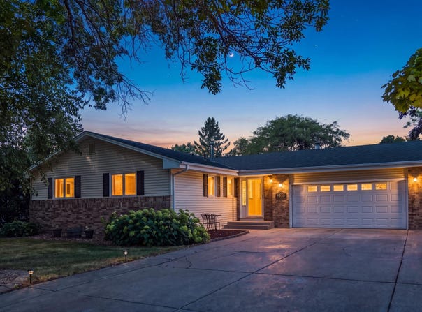 9920 36th Place N, Plymouth, MN 55441