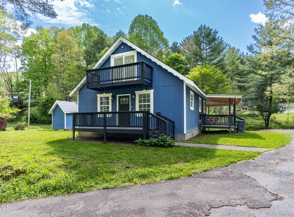 388 Crestwood Drive, Mountain City, TN 37683