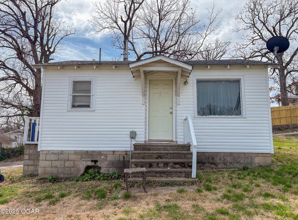 317 W Brook Street, Neosho, MO 64850