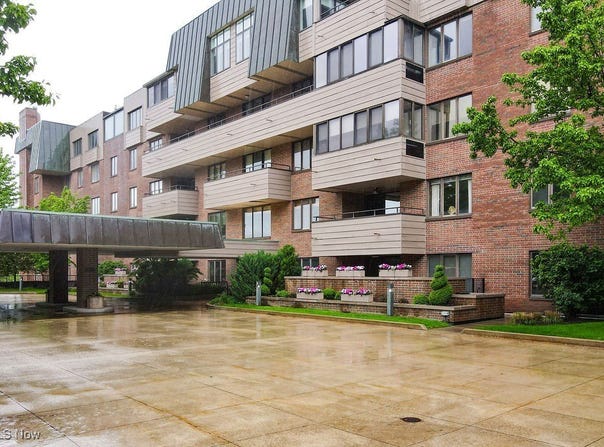 5200 Three Village Drive unit: Llb, Lyndhurst, OH 44124