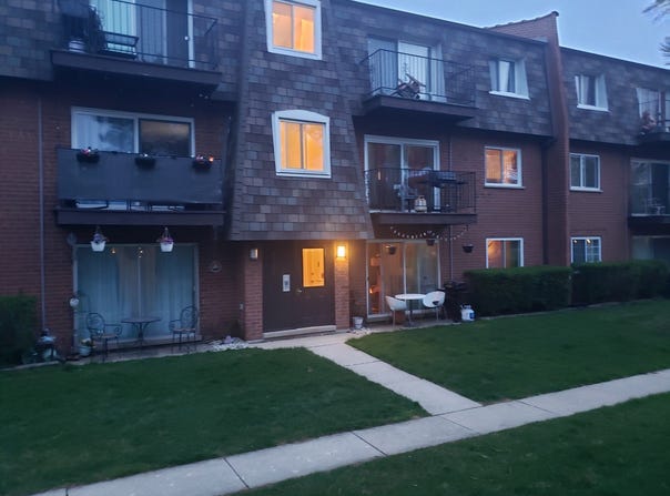 9366 BAY COLONY Drive, Des Plaines, IL 60016