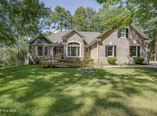 95 Waters Edge Drive, Chocowinity, NC 27817